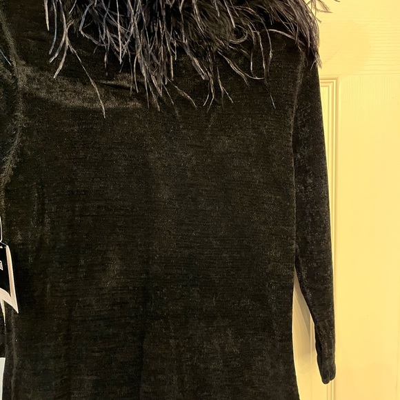 NWT Valerie Stevens Cheyenne Soft Sweater with detachable feather collar! - Picture 6 of 7